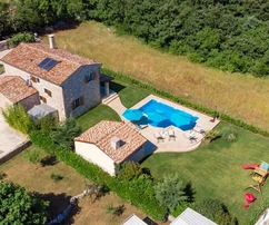 Piękna kamienna willa z przestronnym ogrodem i widokiem na las, Svetvinčenat, Istria