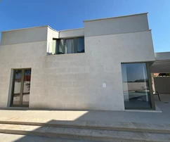 Casa bifamiliare in vendita a Pučišća sull'isola di Brač: ottima opportunità di investimento in Croazia