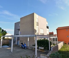 Duplex apartment in a quiet location!