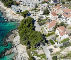 Casa in vendita a una fila dal mare a Murter in Croazia