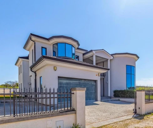 Luxusvilla eladó Medulinban Horvátországban