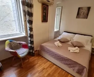 Split, Zentrum, 4-Zimmer-Wohnung 96 m2 im Diokletianpalast, 100 m vom Meer entfernt