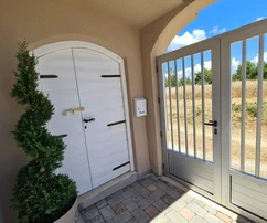 Dom s bytmi na predaj v Privlake blízko mora v Chorvátsku