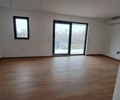 Poreč, Istrien: Geräumiges Penthouse mit zwei Wohnungen