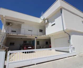 Apartment house 400 meters from the sea
