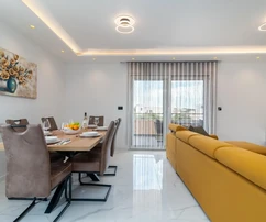 Čiovo, Okrug, 3-bedroom apartment 118 m2, 2nd floor, large terrace, view, furnished