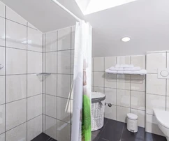 Przestronny dom z basenem na sprzedaż w Sveti Lovreč w Chorwacji