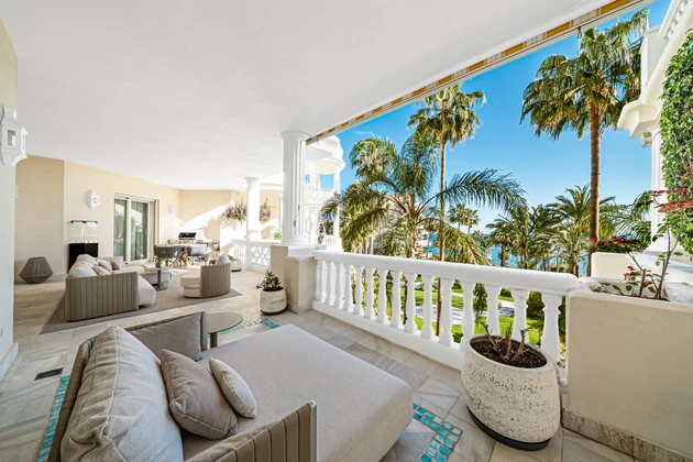 Außergewöhnliche Wohnung am Strand an der New Golden Mile