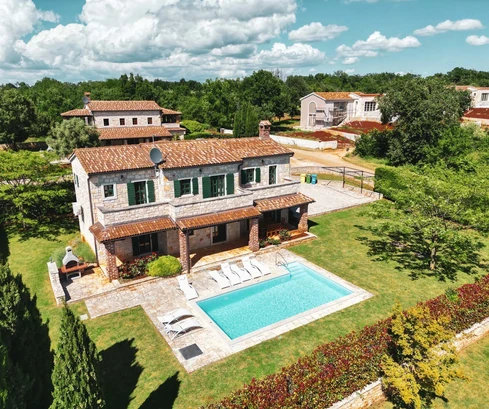 Istria, Poreč: Villa rustica in pietra con piscina in vendita