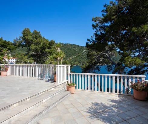 Lujosa casa de apartamentos frente al mar en la isla de Lastovo