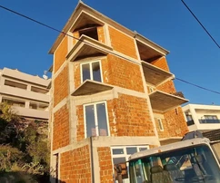 Trogir, Saldun, dom s 5 apartmánmi 487 m2, nedokončený, výhľad na otvorené more