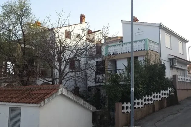 Čiovo, Okrug G., háromszintes családi ház, 120 m-re a tengertől