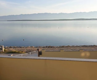 Villa-appartamento in vendita sul lungomare a Nin Ždrijac in Croazia