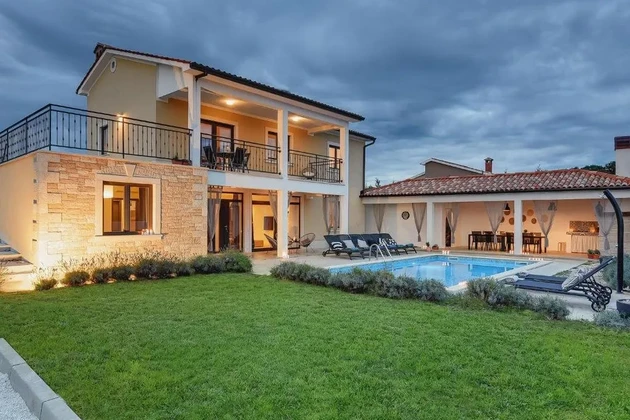 Casa independiente con piscina y vistas panorámicas, Istria, Poreč