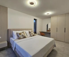 Modern villa tengerre néző panorámával eladó Podstranában Horvátországban