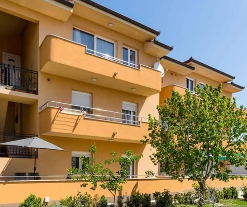 Maison de cinq appartements à vendre à Split Kila en Croatie