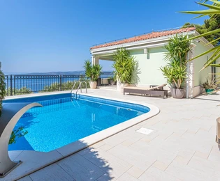 Casa esclusiva in vendita a Brela a pochi passi dalla spiaggia in Croazia