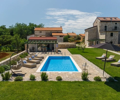 Istria, Umag, autentický istrijský kamenný dom 260 m², obklopený zeleňou, záhrada 1349 m²