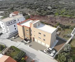 Vodice - Apartamento S4, piso de tres dormitorios con terraza en la azotea y vistas al mar