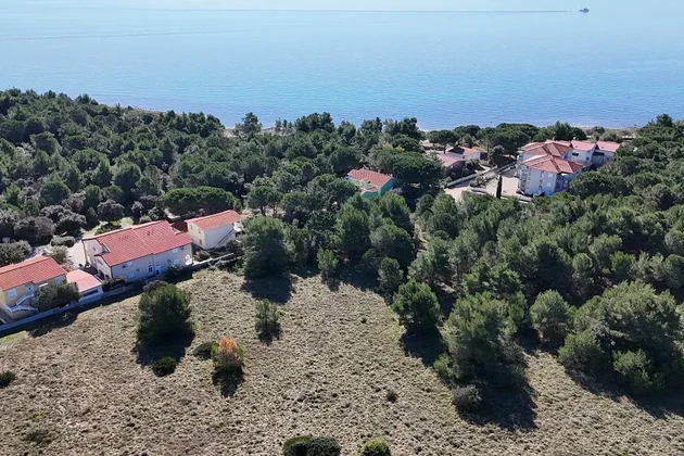 Építési telek (UPU terv alatt) 150 m a tengerhez