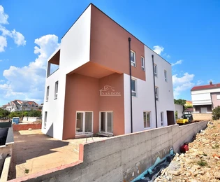 Appartamento Vodice S1 con piscina vicino al centro e alla spiaggia
