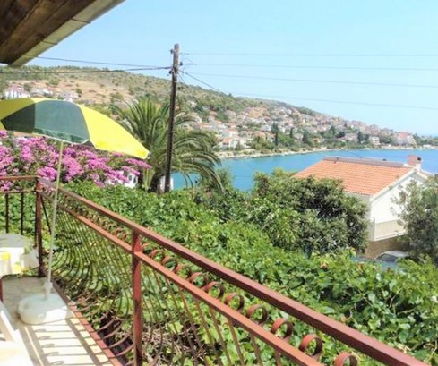Encantadora casa con vista al mar en venta en la bahía de Ciovo