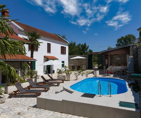 Autentyczna kamienna willa z basenem na sprzedaż w miejscowości Tribalj w Chorwacji
