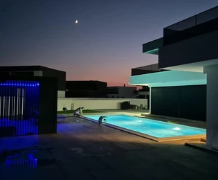 Luksuzna vila na prodaju u Zemuniku Donjem