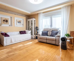 Dům s byty a bazénem na prodej ve Vodici v Chorvatsku