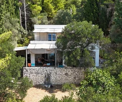 Dom na sprzedaż położony zaledwie 50 metrów od morza w Dubrovačko Primorje w Chorwacji