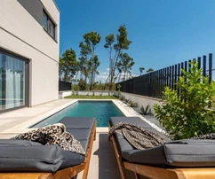 Ferienimmobilie mit Pool und gepflegtem Garten