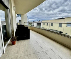 Przestronne mieszkanie z tarasem na dachu na sprzedaż w Novigrad w Chorwacji