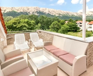 APPARTEMENT EN DUPLEX DANS UN EMPLACEMENT ATTRACTIF, À 400 M DE LA PLAGE !