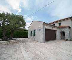 Villa con piscina en venta junto al mar en Sveti Filip i Jakov, Croacia
