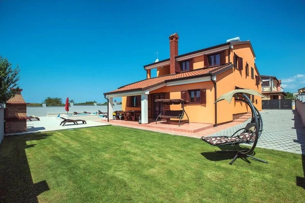 Maison individuelle avec piscine à vendre à Valdebek, Pula en Croatie