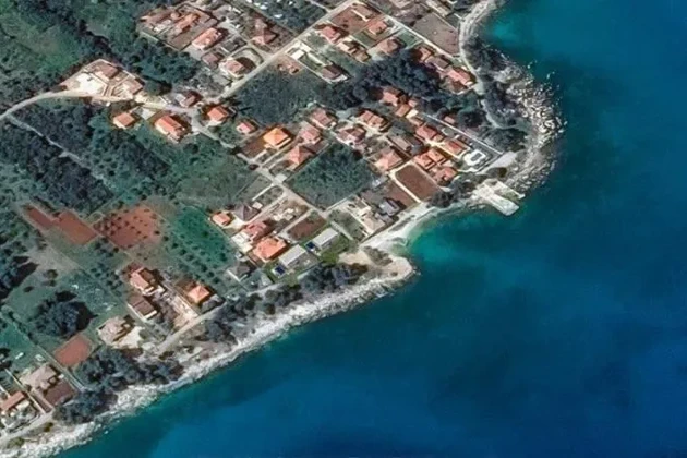 Terreno en Ugljan segunda fila desde el mar 2576 m²