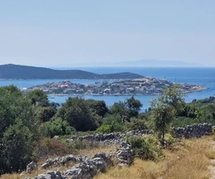 Dvornica, terreno de 814 m2 con permiso de construcción, a 400 m del mar, vista