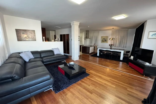 Brač, Bol, penthouse dans un emplacement attractif