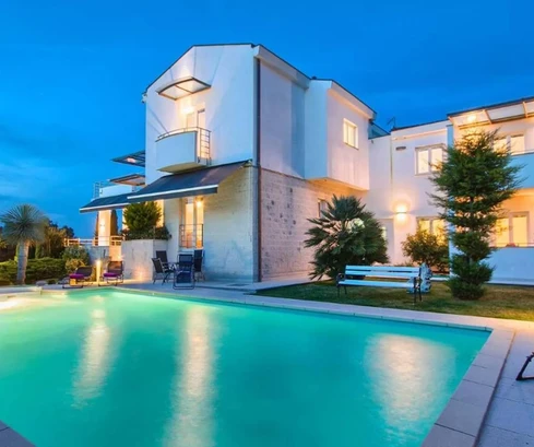 Villa with pool for sale in Medulin offering sea views in Croatia