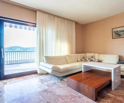 Maison bord de mer à vendre à Rogoznica avec accès direct à l'eau en Croatie