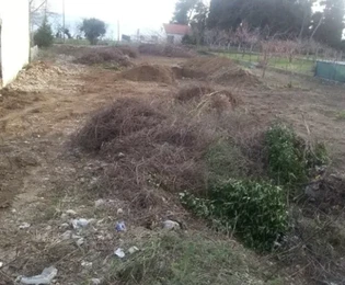 <p>Kaštela, Gomilica terreno edificabile di 1380 m2 nella zona M5, sul mare</p>