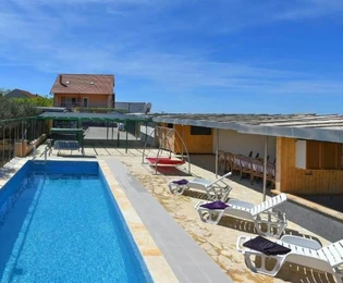 Casa con sette appartamenti con piscina in vendita a Skradin in Croazia