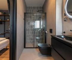 Nowoczesna willa z basenem na sprzedaż w pobliżu morza w Seget w Chorwacji