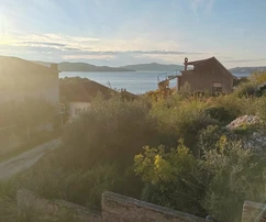 Čiovo, Trogir, stavební pozemek 572 m², 180 m od moře