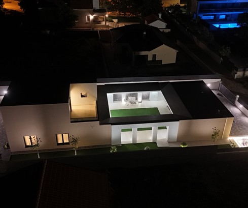 Modern családi villa Zadar közelében - 260 m² lakóterület, udvar, szauna és panorámás kilátás