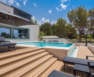 Luxusvilla mit Panoramablick in Diklo