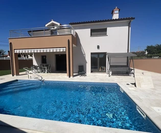 Istria, Juršići – Zariadený dom so záhradou a výhľadom | Exkluzívna príležitosť