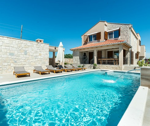 Luxury Stone Villa with Heated Pool, Sauna & Jacuzzi in Privlaka