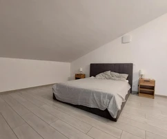 Spacieux appartement sur deux niveaux à vendre à Pješčana Uvala en Croatie