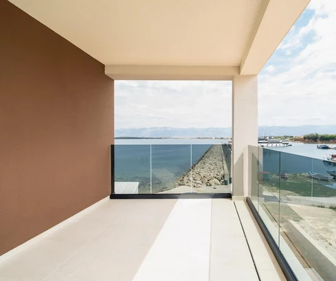 Zadar, Privlaka, luxus két szobás lakás, első sor a tengerhez, 92,80 m²
